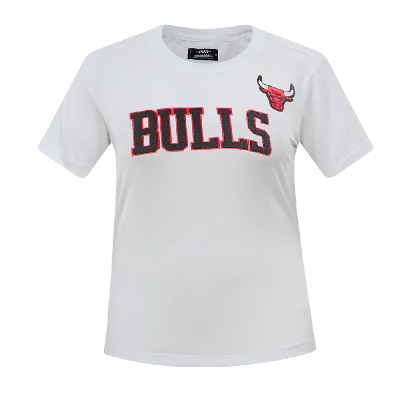 NBA CHICAGO BULLS CLASSIC WOMEN'S SLIM FIT TEE (WHITE) Mesh Blend Leather Blend Suede Blend NBA CHICAGO BULLS CLASSIC WOMEN'S SLIM FIT TEE (WHITE) Mesh Blend Leather Blend Suede Blend
