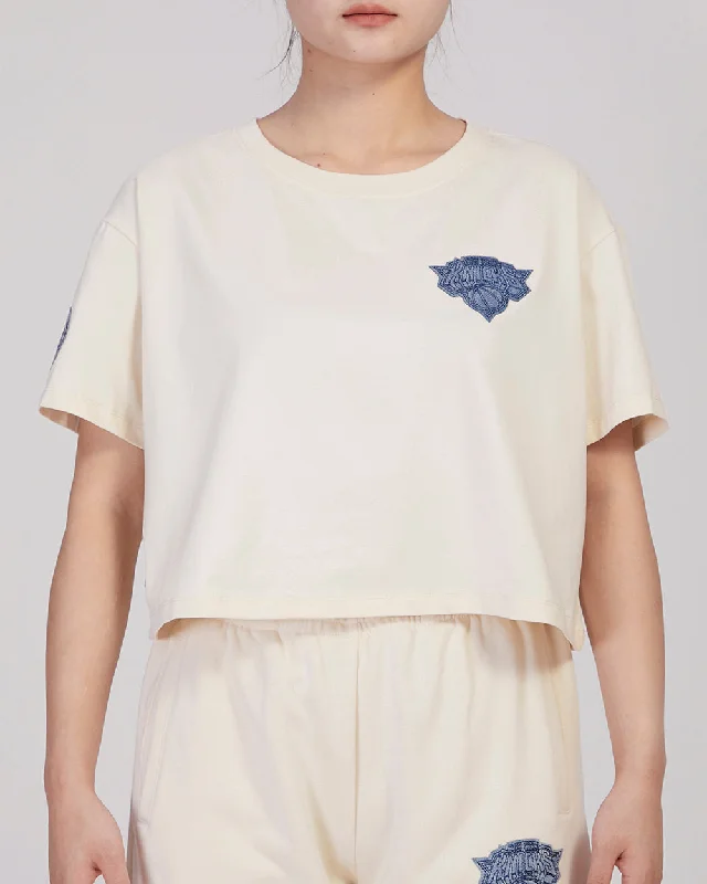 NBA NEW YORK KNICKS VARSITY BLUES WOMEN'S BOXY TEE (LINEN) Nylon Fabric Polyester Fabric Spandex Fabric NBA NEW YORK KNICKS VARSITY BLUES WOMEN'S BOXY TEE (LINEN) Nylon Fabric Polyester Fabric Spandex Fabric